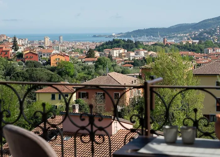 Residenza La Guercia Seaview 5 Terre Ac * Специя